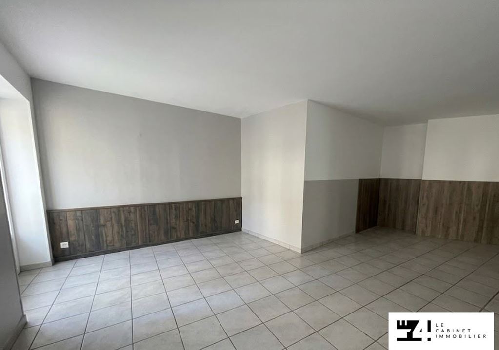 Immeuble 2 pièces à CAZERES
